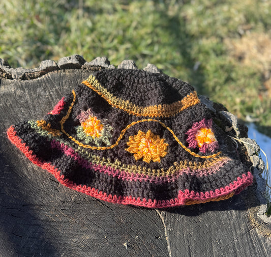 Bucket Hat: Black flower pattern