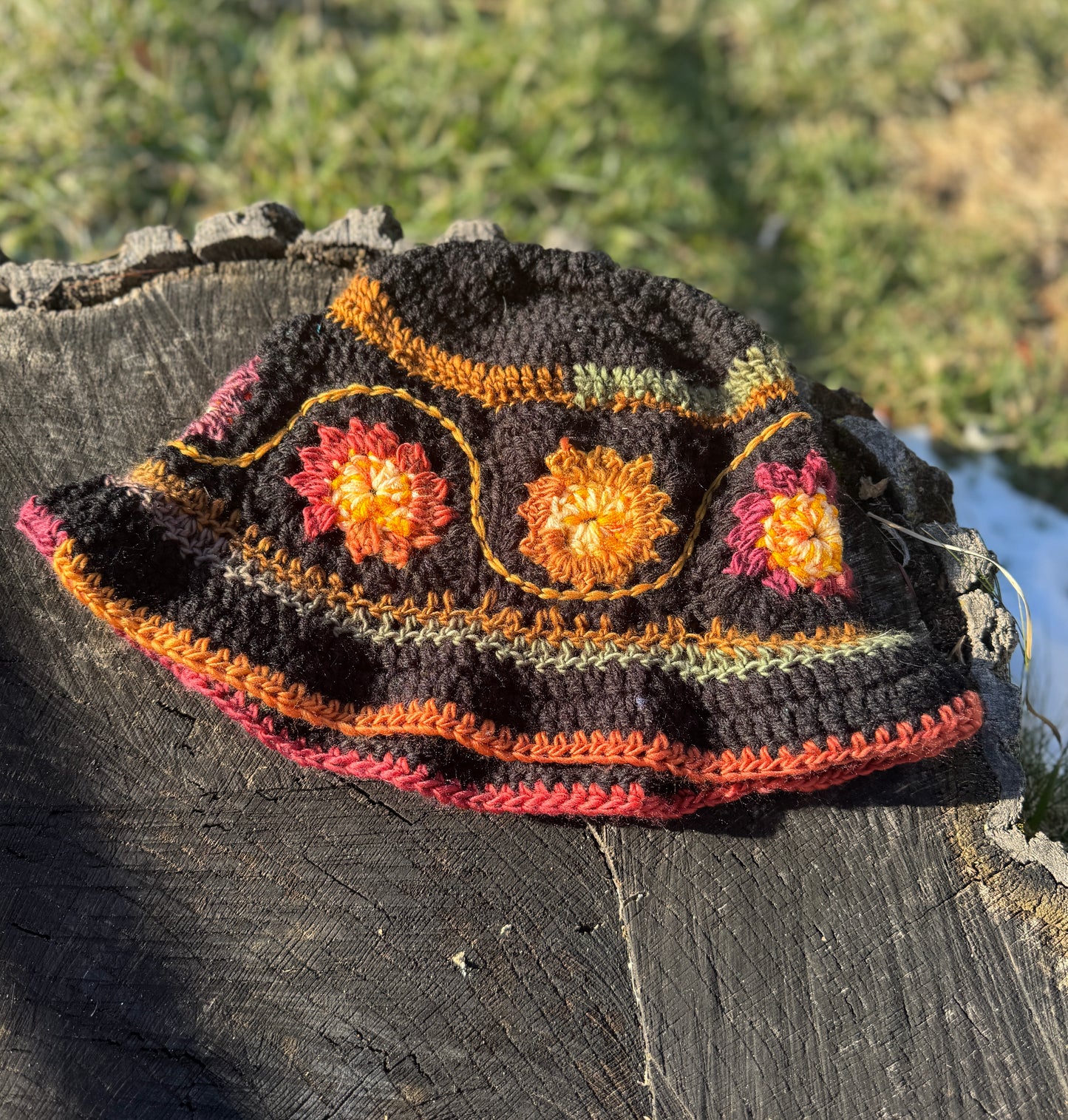 Bucket Hat: Black flower pattern