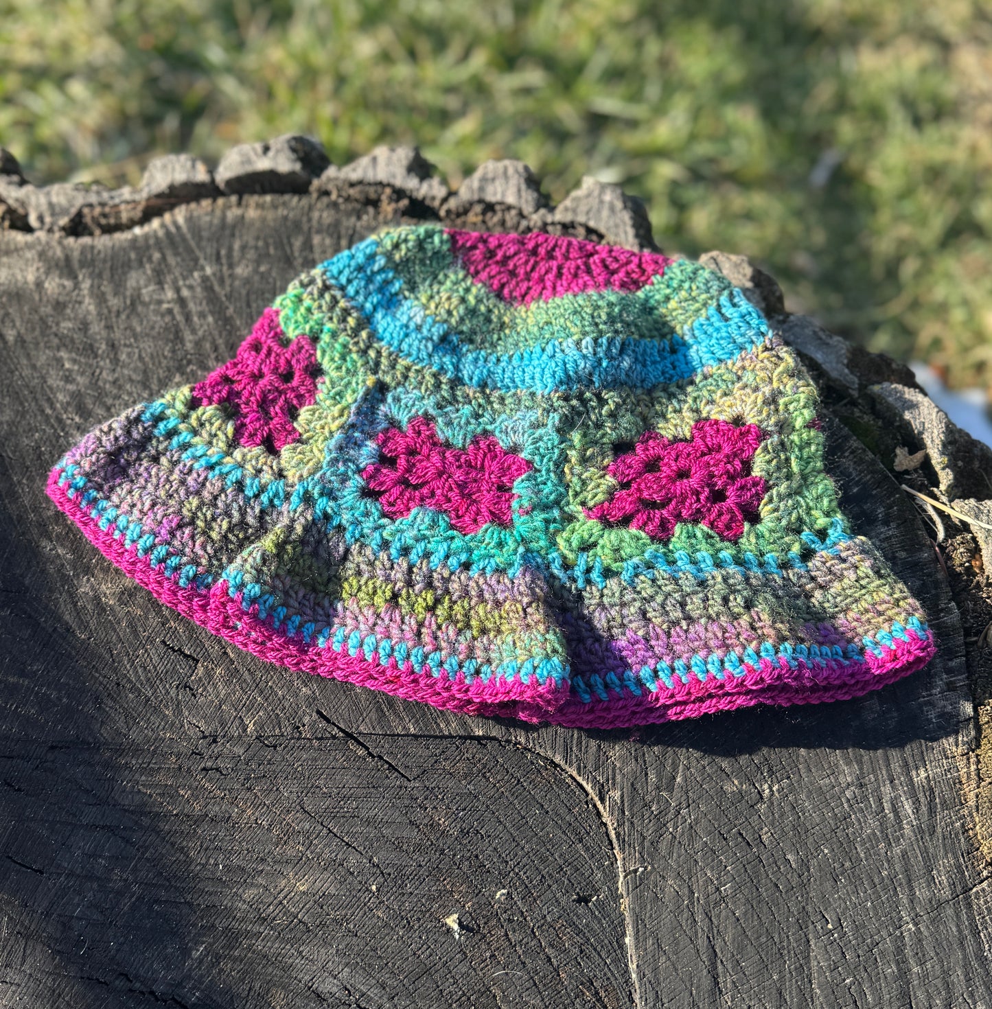 Bucket Hat: Granny Square Pink / Blue Green