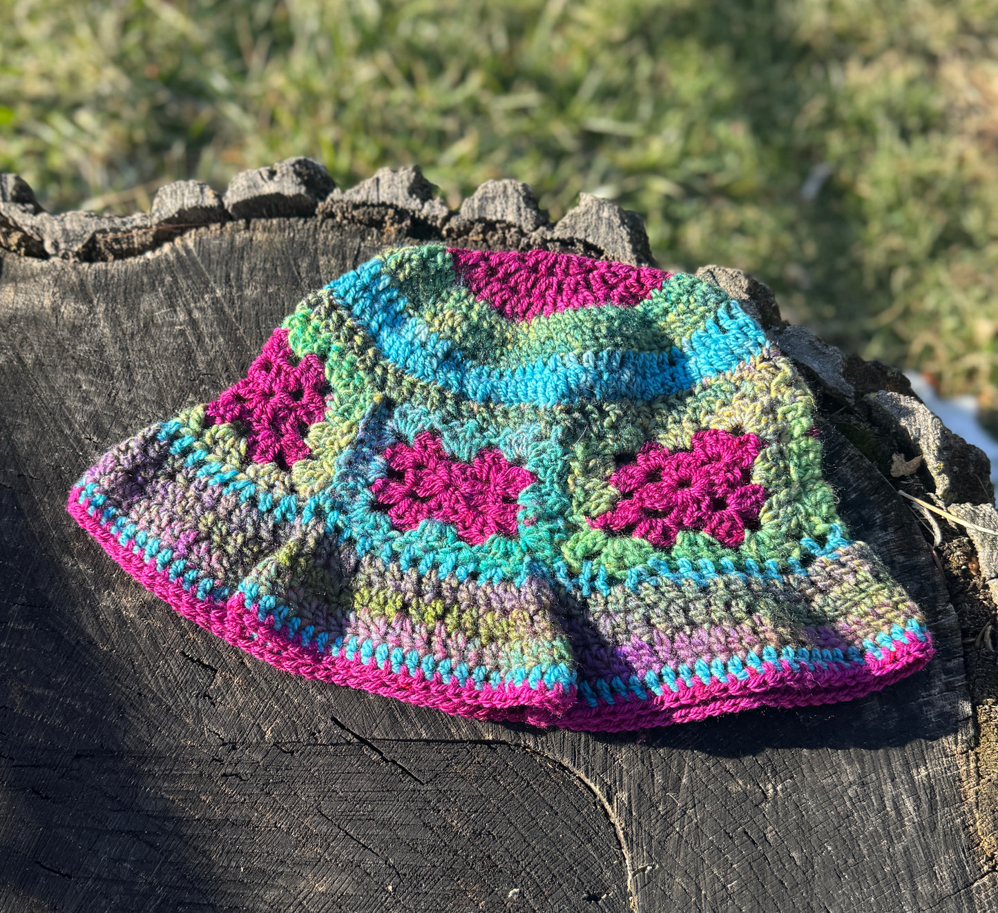 Bucket Hat: Granny Square Pink / Blue Green