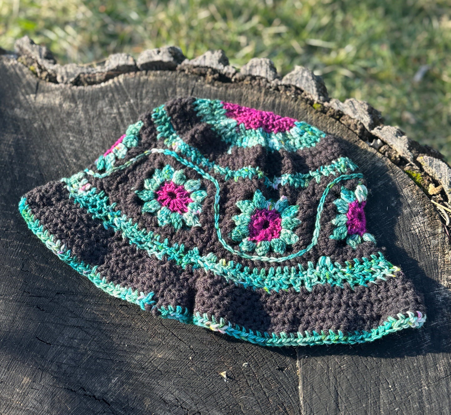 Bucket Hat: Black flower pattern / pink/ green