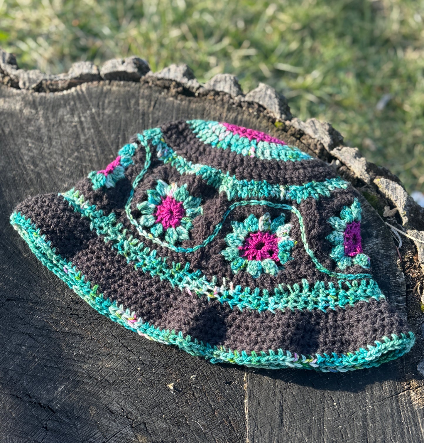 Bucket Hat: Black flower pattern / pink/ green