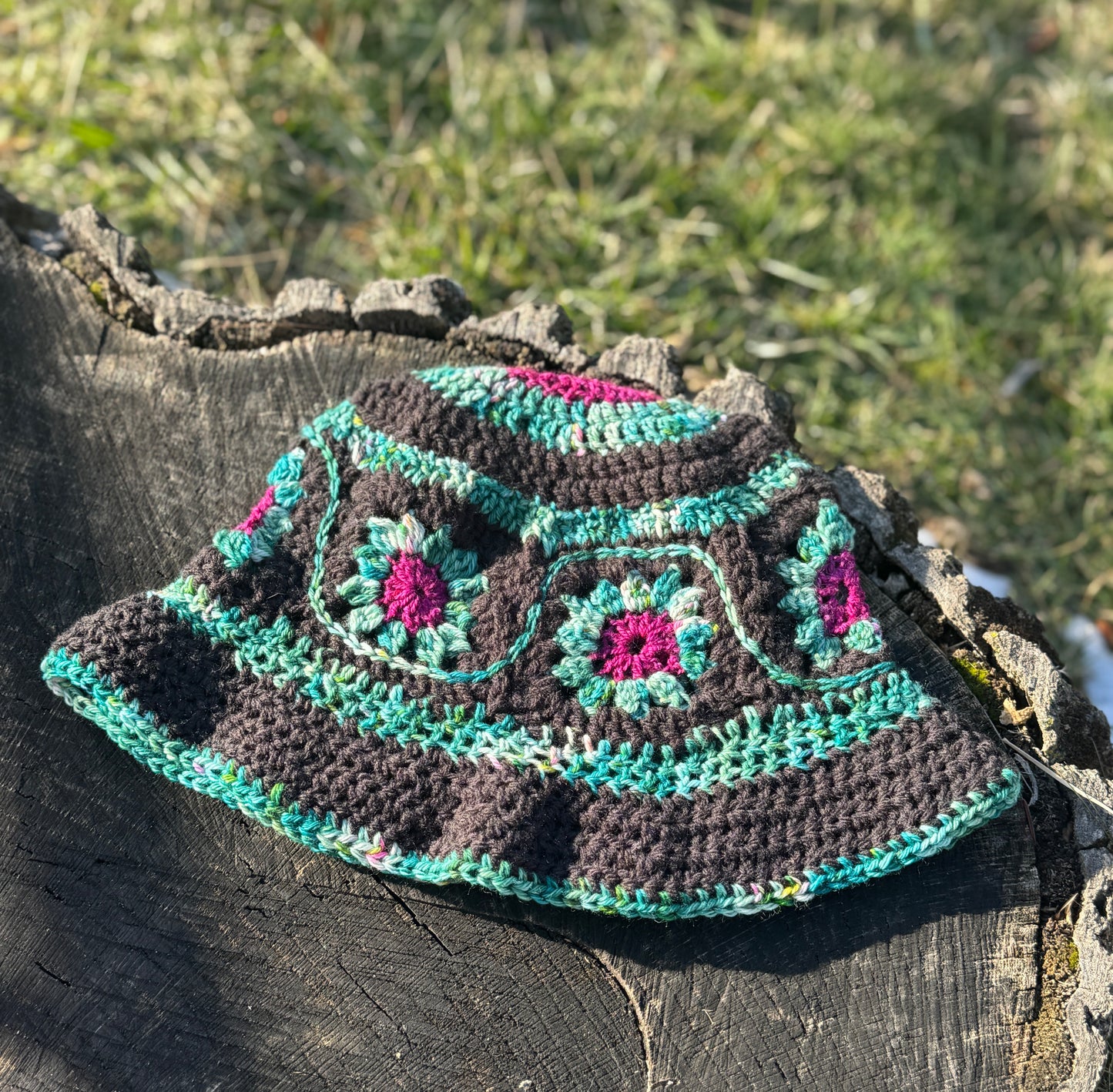 Bucket Hat: Black flower pattern / pink/ green